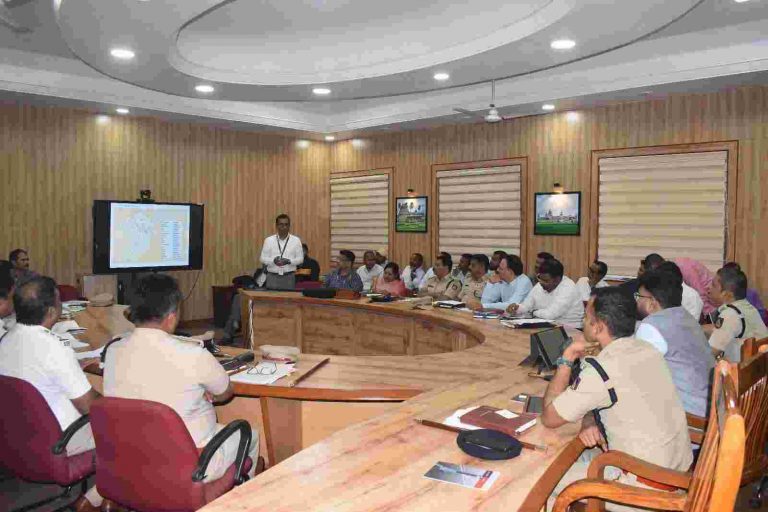 ब्लॅक स्पॉट’ संदर्भात जिल्हाधिकारी कार्यालयात बैठक