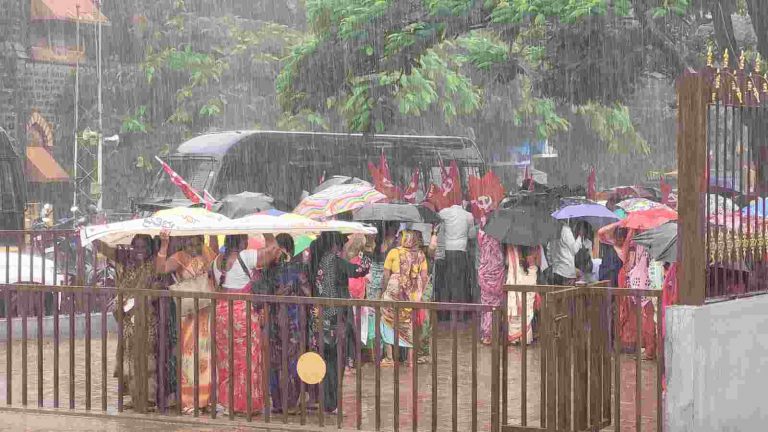 भरपावसात CITUचे ‘जेलभरो’
