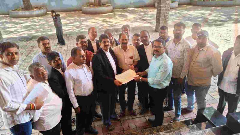 येडुरप्पा रोडवरील खड्डे तातडीने बुजवा; अन्यथा तीव्र आंदोलनाचा इशारा