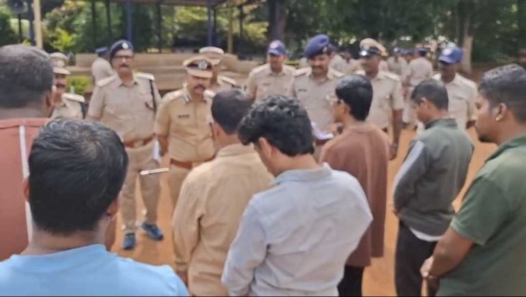 गणेशोत्सवाच्या पार्श्वभूमीवर बेळगाव पोलिसांचा रौडी परेड